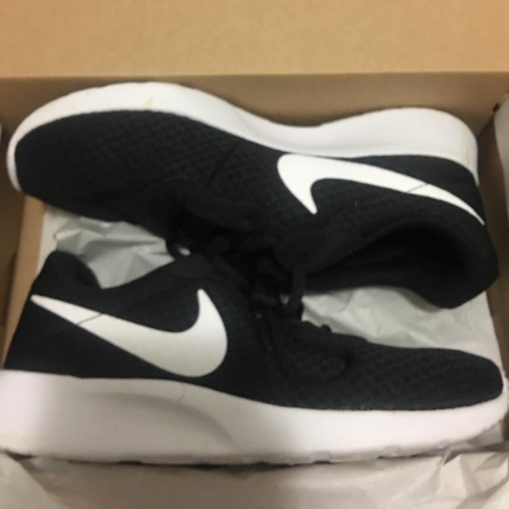 COPY - women’s nike tanjun